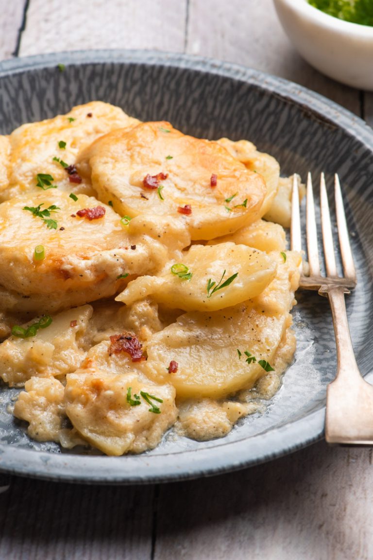 Easy Cheesy Au Gratin Potatoes in the Crockpot | The Frayed Apron