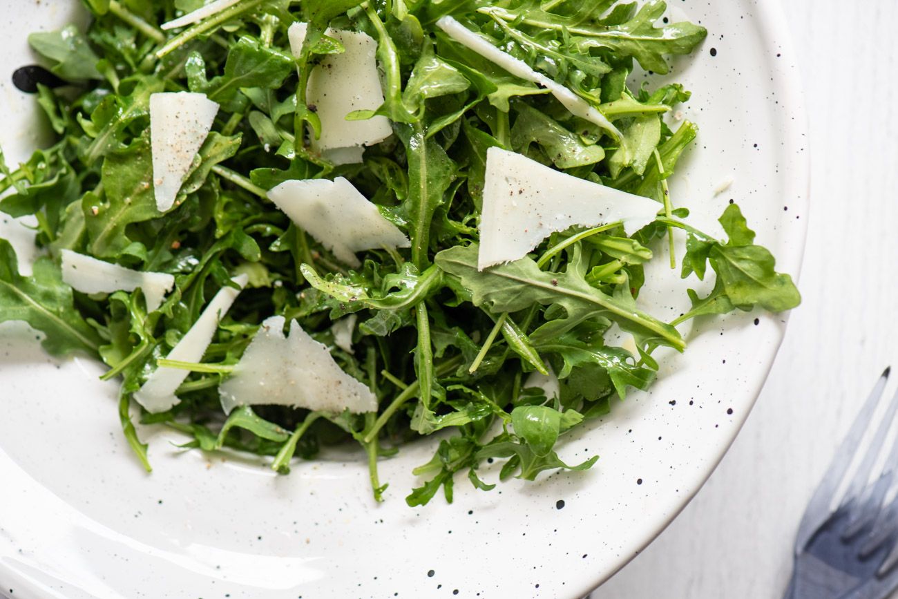 https://thefrayedapron.com/wp-content/uploads/2020/11/arugula-salad-with-pecorino-romano-and-lemon-dressing.jpg