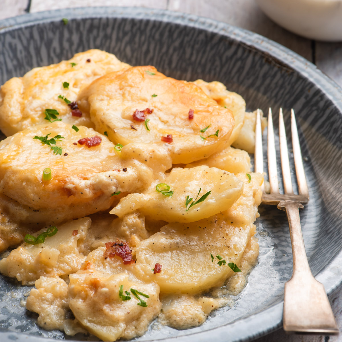 Easy Cheesy Au Gratin Potatoes in the Crockpot | The Frayed Apron