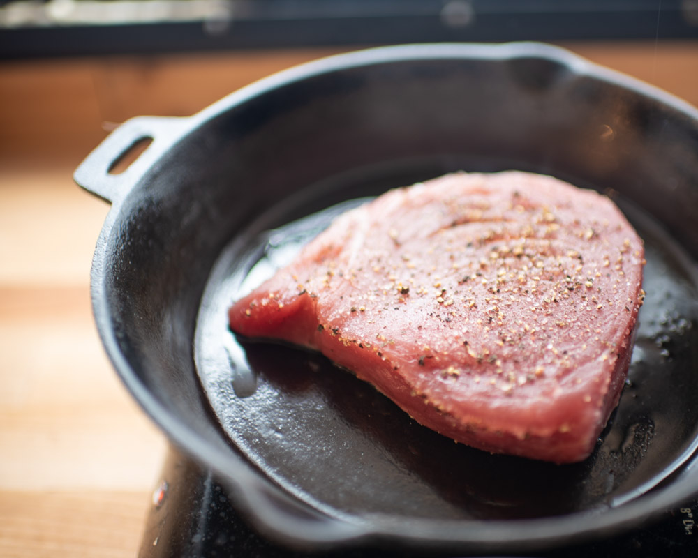 Cooking tuna in a pan hotsell