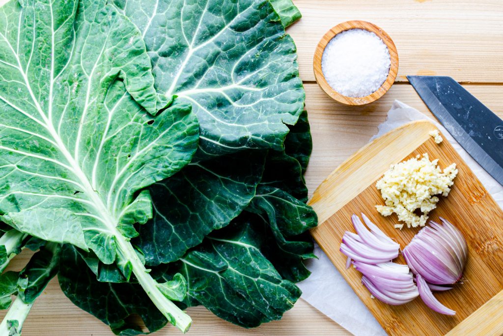 collard green leaves, minced garlic and sliced shallot