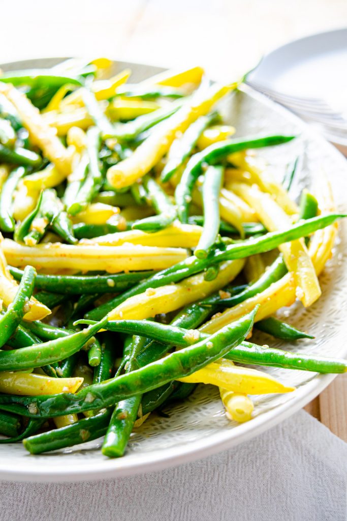 garlic green bean salad marinating