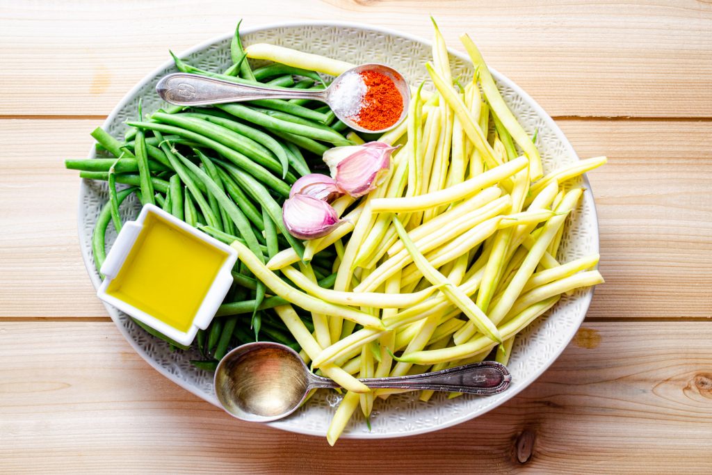 green beans, yellow wax beans, olive oil, garlic, apple cider vinegar