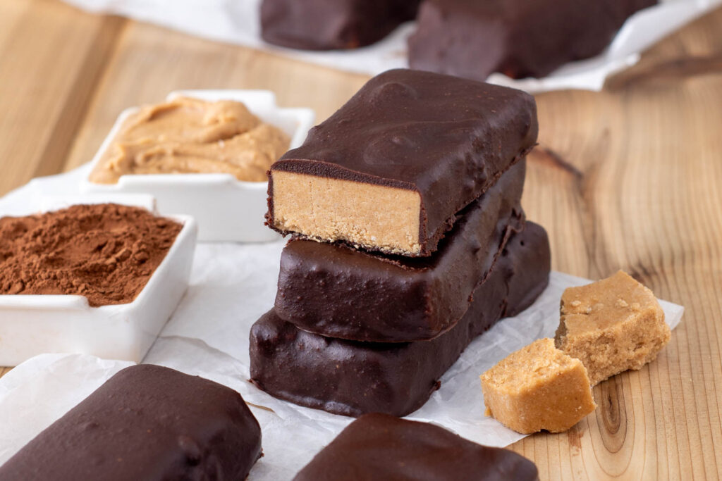 no bake chocolate peanut butter protein bars