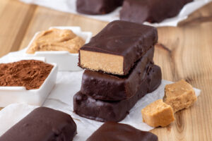 no bake chocolate peanut butter protein bars